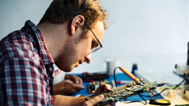 T&eacute;cnico em Eletroeletr&ocirc;nica